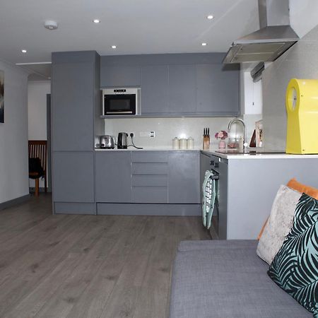 Spacious Modern 2 Bed Flat In City Centre ريدينج المظهر الخارجي الصورة