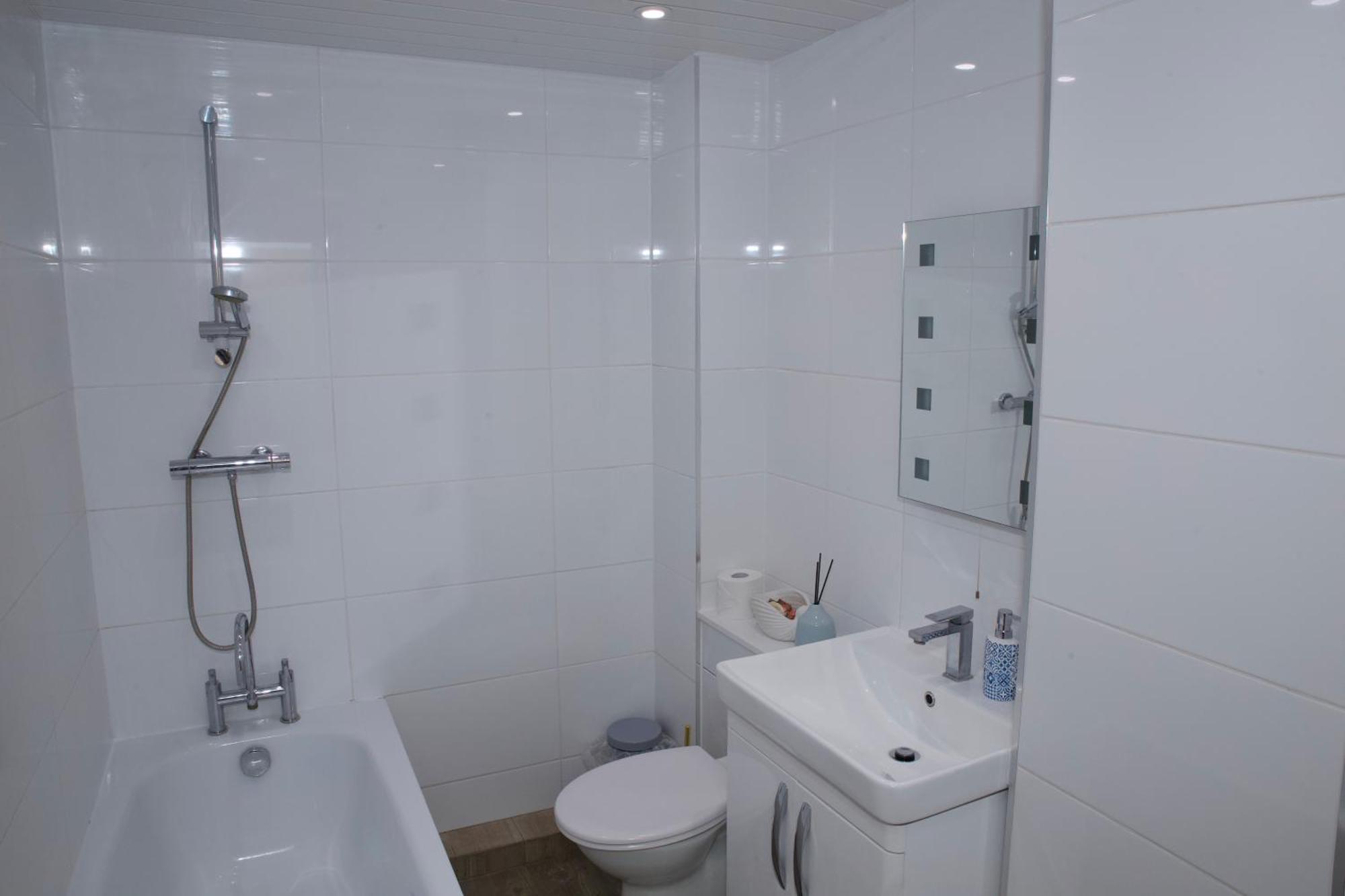 Spacious Modern 2 Bed Flat In City Centre ريدينج المظهر الخارجي الصورة